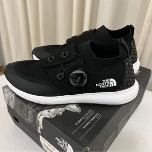 The North face men’s touji boa black and white shoes/ sneakers
